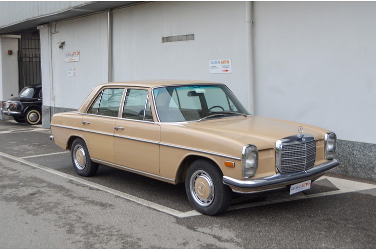Mercedes 220 D /8 Berlina